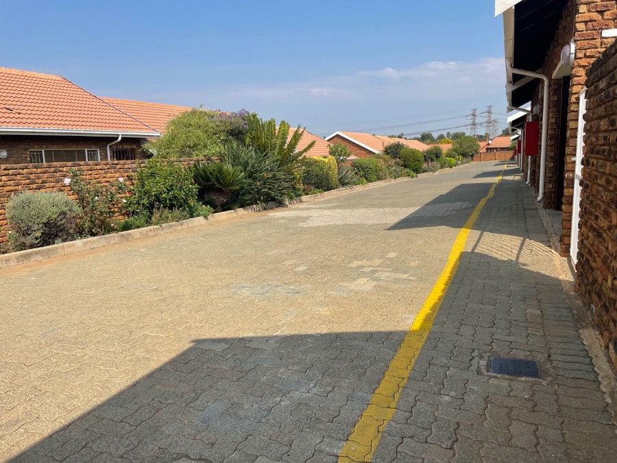 To Let 2 Bedroom Property for Rent in Norkem Park Gauteng