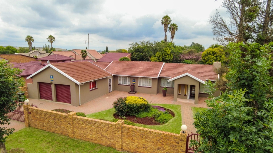 4 Bedroom Property for Sale in Bakerton Gauteng