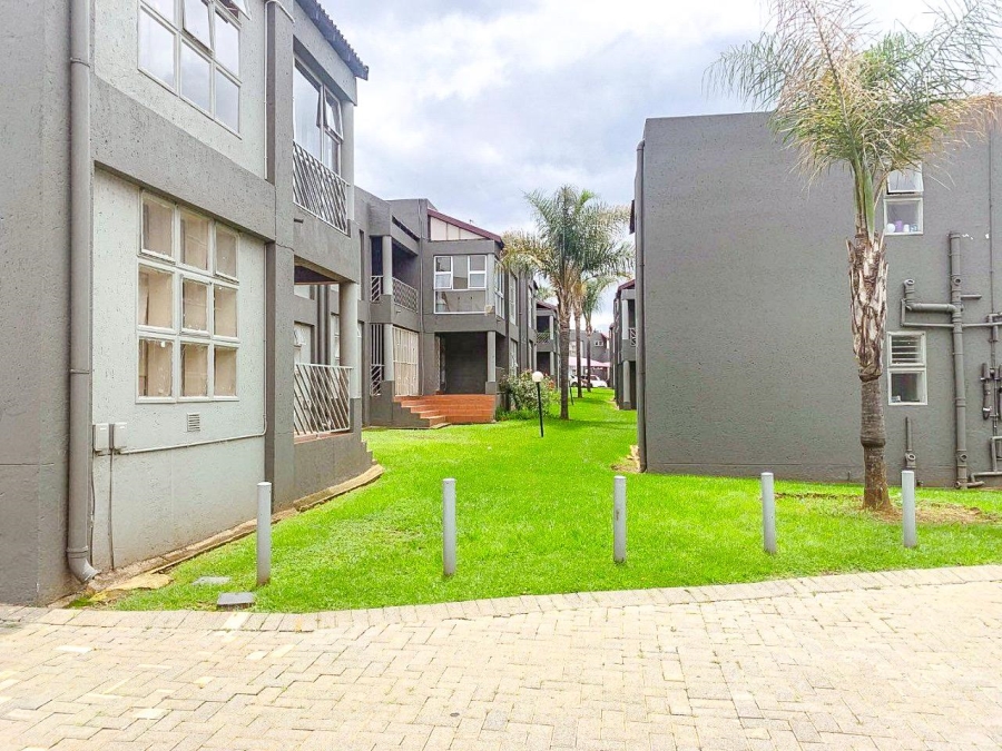 2 Bedroom Property for Sale in Mulbarton Gauteng