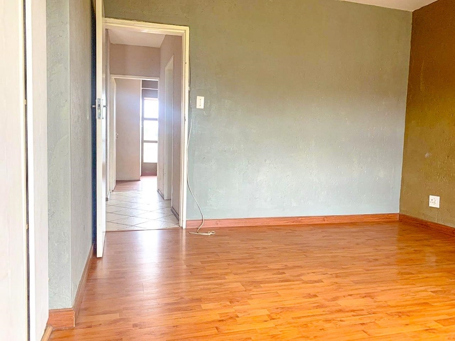 2 Bedroom Property for Sale in Mulbarton Gauteng