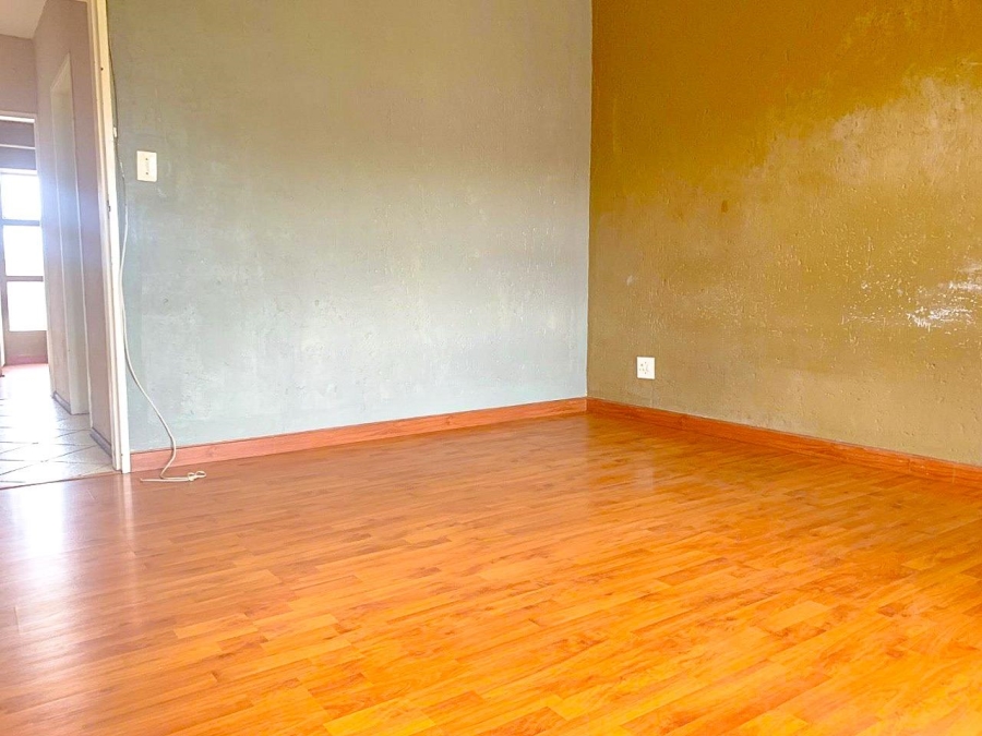 2 Bedroom Property for Sale in Mulbarton Gauteng