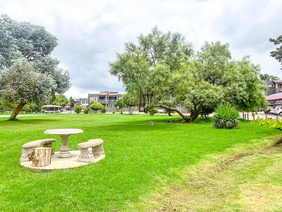 2 Bedroom Property for Sale in Mulbarton Gauteng