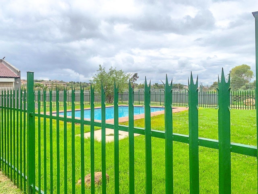 2 Bedroom Property for Sale in Mulbarton Gauteng