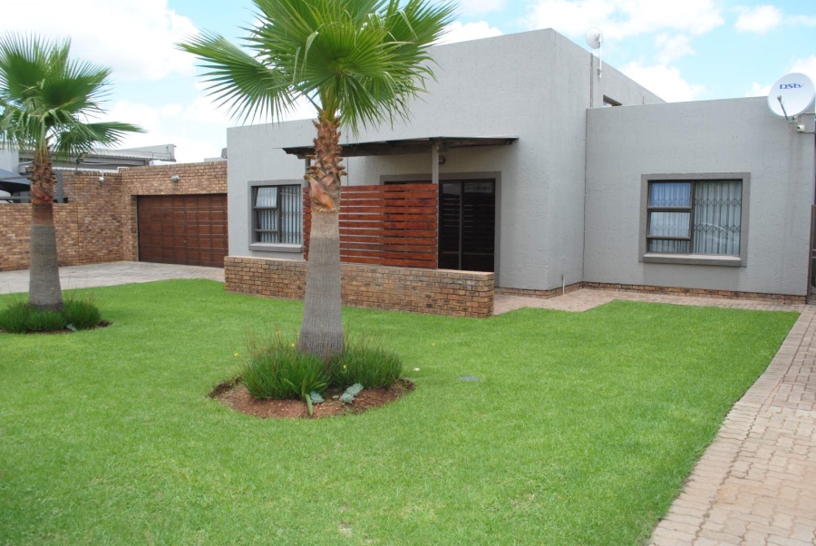 3 Bedroom Property for Sale in Kookrus Gauteng