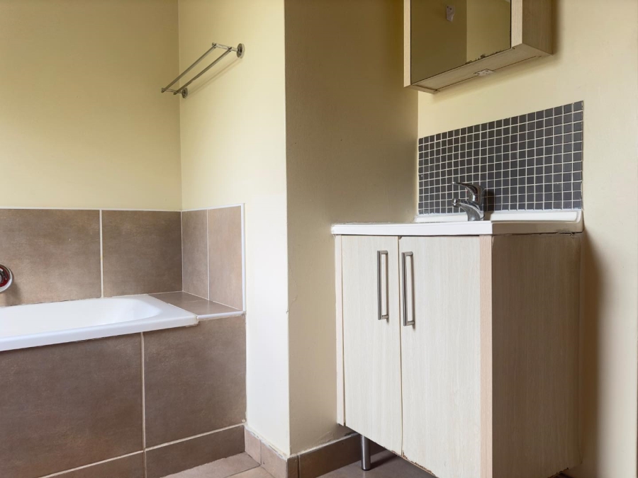 2 Bedroom Property for Sale in Broadacres Gauteng