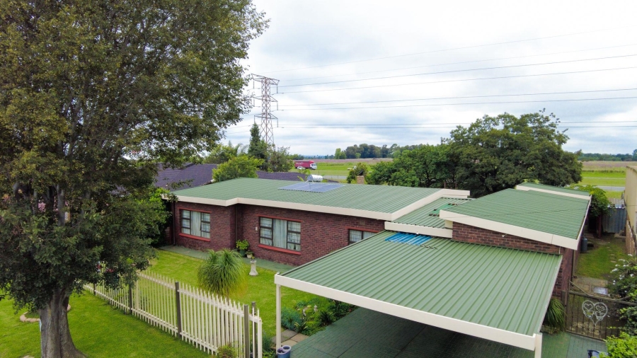 4 Bedroom Property for Sale in Dalpark Gauteng