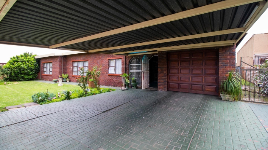 4 Bedroom Property for Sale in Dalpark Gauteng
