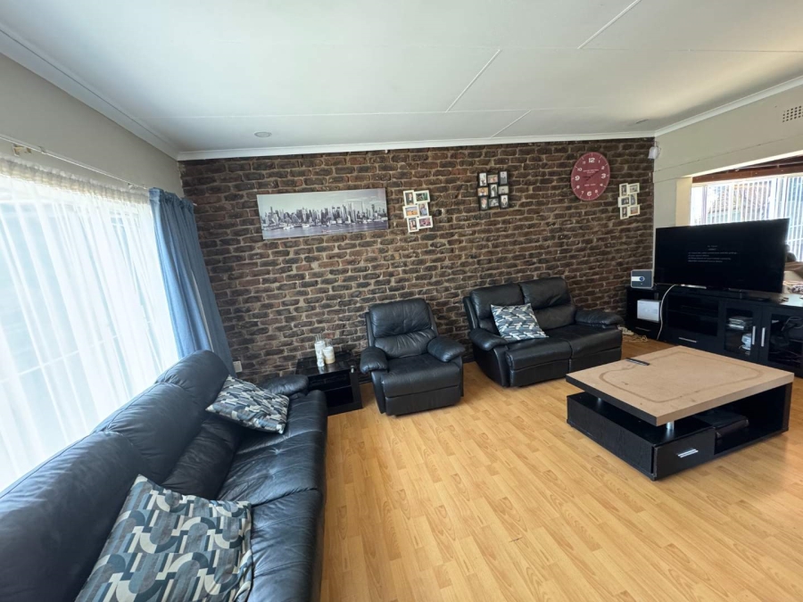 6 Bedroom Property for Sale in Brackendowns Ext 2 Gauteng