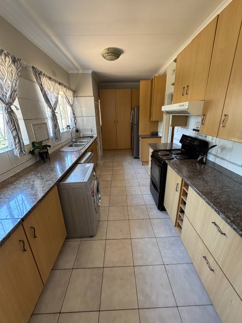 6 Bedroom Property for Sale in Brackendowns Ext 2 Gauteng