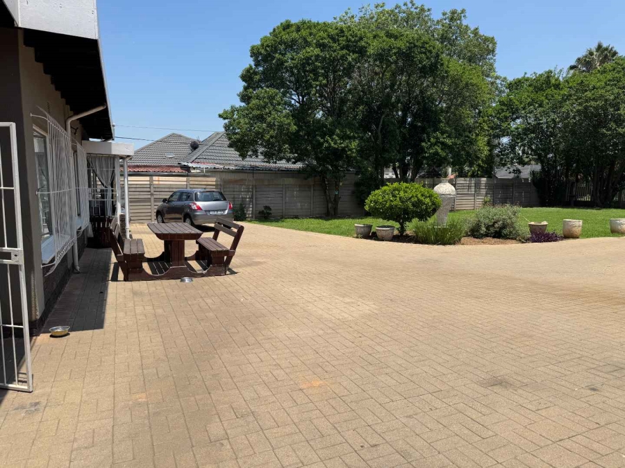 6 Bedroom Property for Sale in Brackendowns Ext 2 Gauteng