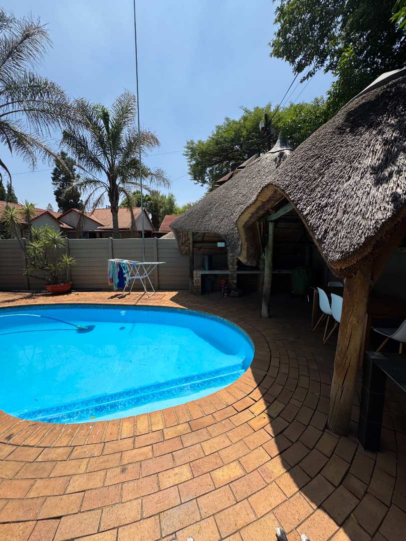 6 Bedroom Property for Sale in Brackendowns Ext 2 Gauteng