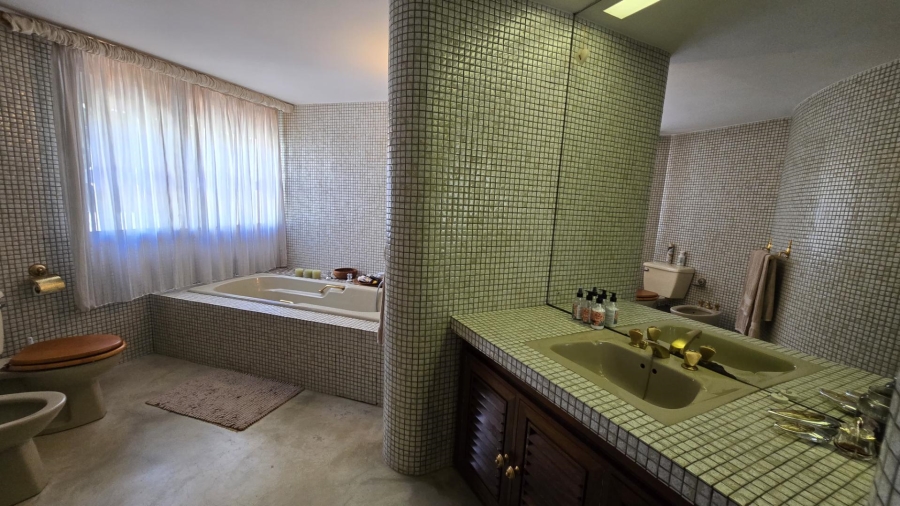 5 Bedroom Property for Sale in Alberante Gauteng