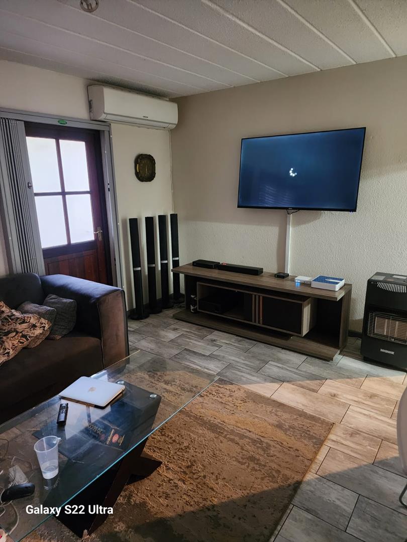 2 Bedroom Property for Sale in Verwoerdpark Gauteng