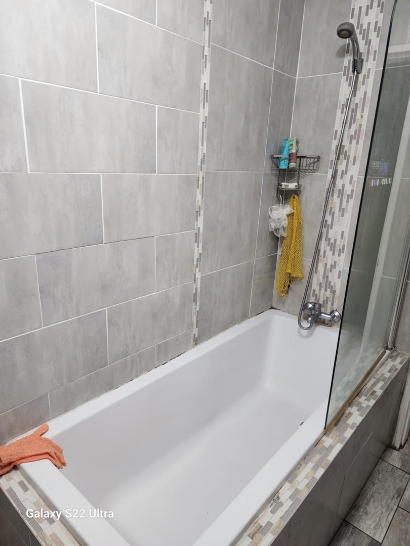 2 Bedroom Property for Sale in Verwoerdpark Gauteng
