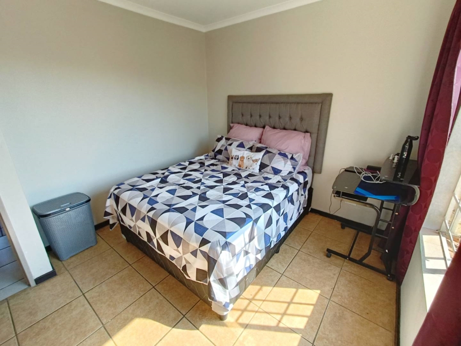 2 Bedroom Property for Sale in Die Hoewes Gauteng