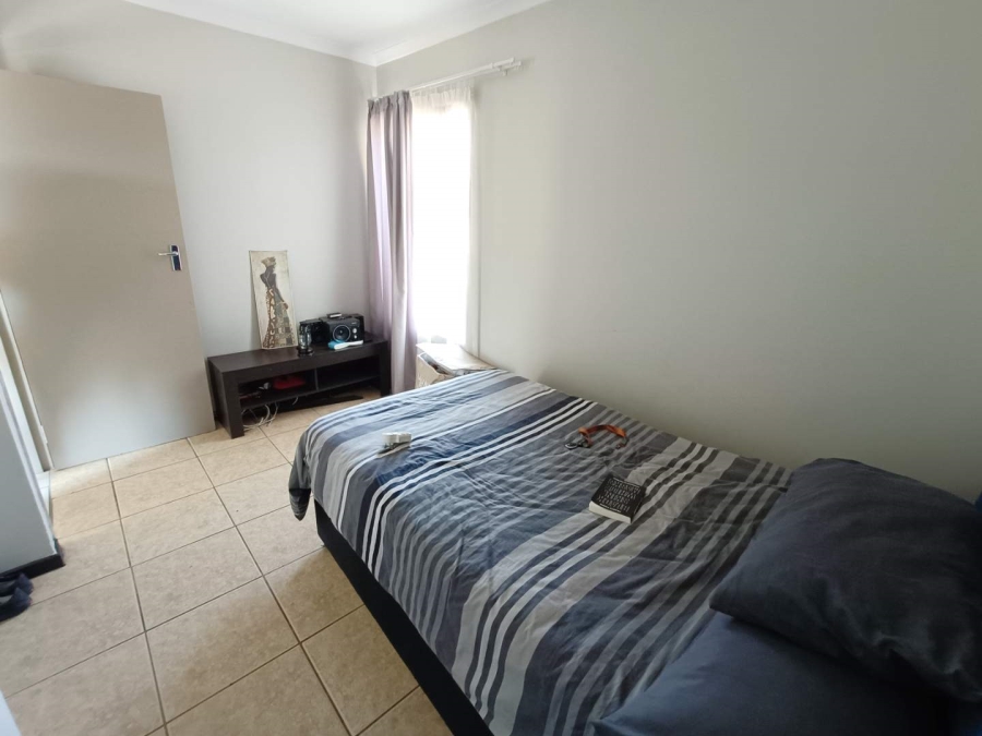 2 Bedroom Property for Sale in Die Hoewes Gauteng