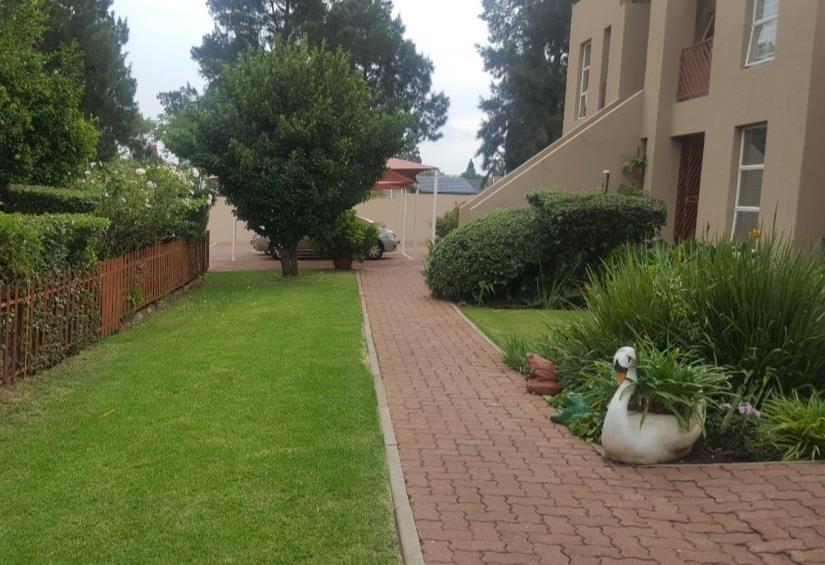 To Let 2 Bedroom Property for Rent in Brackendowns Gauteng