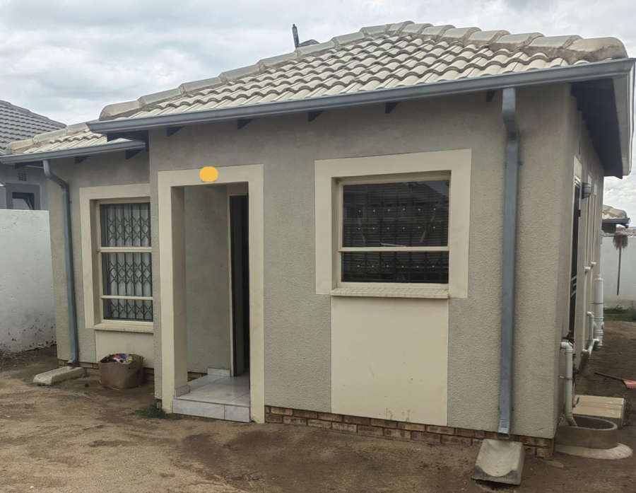 2 Bedroom Property for Sale in Clayville Gauteng