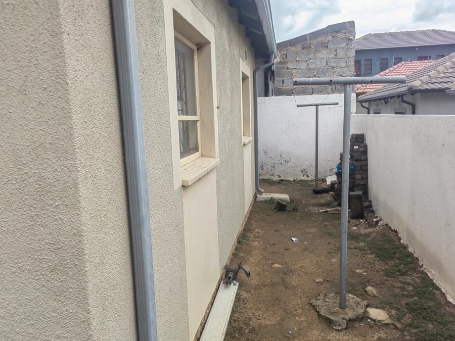 2 Bedroom Property for Sale in Clayville Gauteng