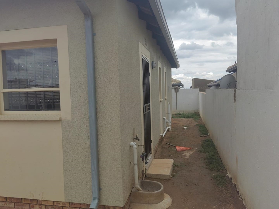 2 Bedroom Property for Sale in Clayville Gauteng