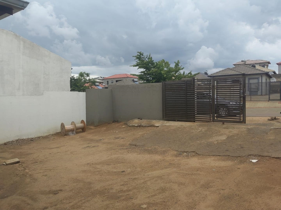 2 Bedroom Property for Sale in Clayville Gauteng