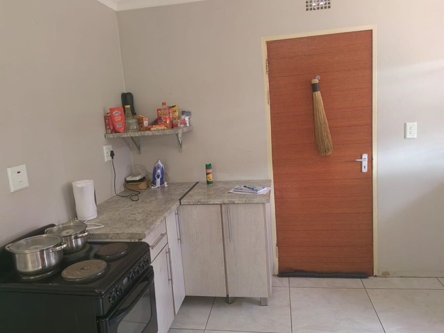 2 Bedroom Property for Sale in Clayville Gauteng