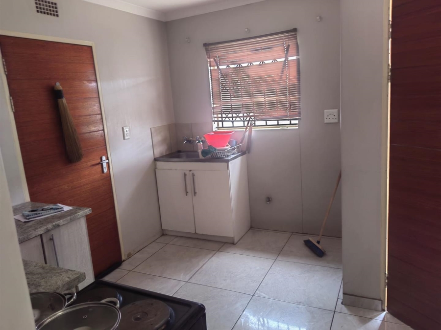 2 Bedroom Property for Sale in Clayville Gauteng