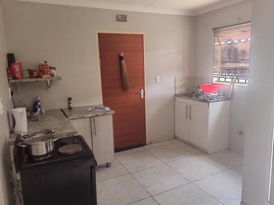 2 Bedroom Property for Sale in Clayville Gauteng