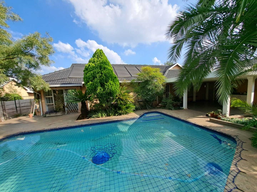 4 Bedroom Property for Sale in Van Riebeeck Park Gauteng