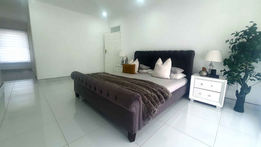 6 Bedroom Property for Sale in Winchester Hills Gauteng