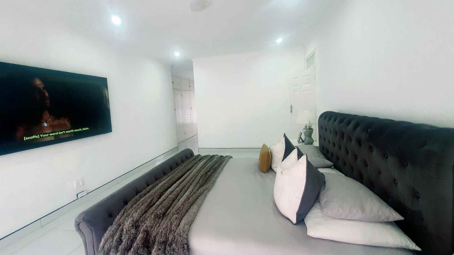 6 Bedroom Property for Sale in Winchester Hills Gauteng