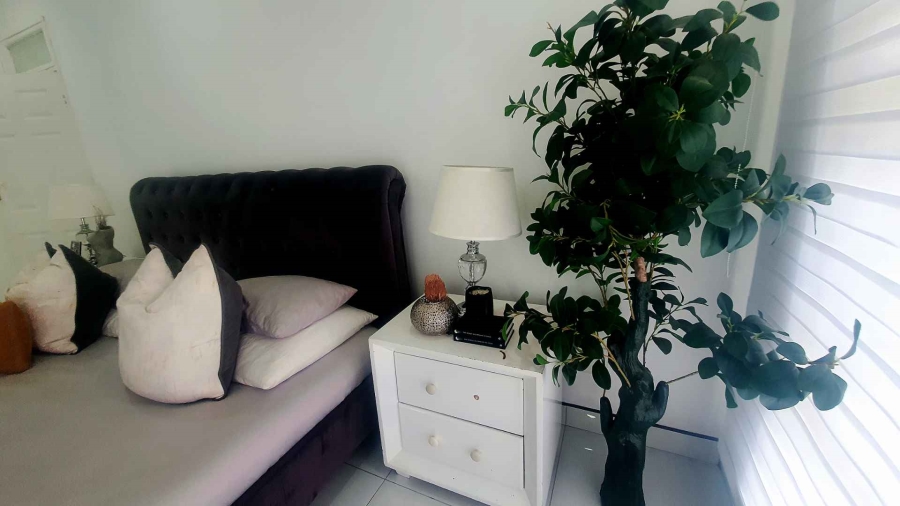 6 Bedroom Property for Sale in Winchester Hills Gauteng