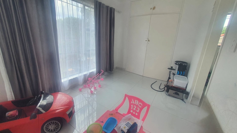 6 Bedroom Property for Sale in Winchester Hills Gauteng