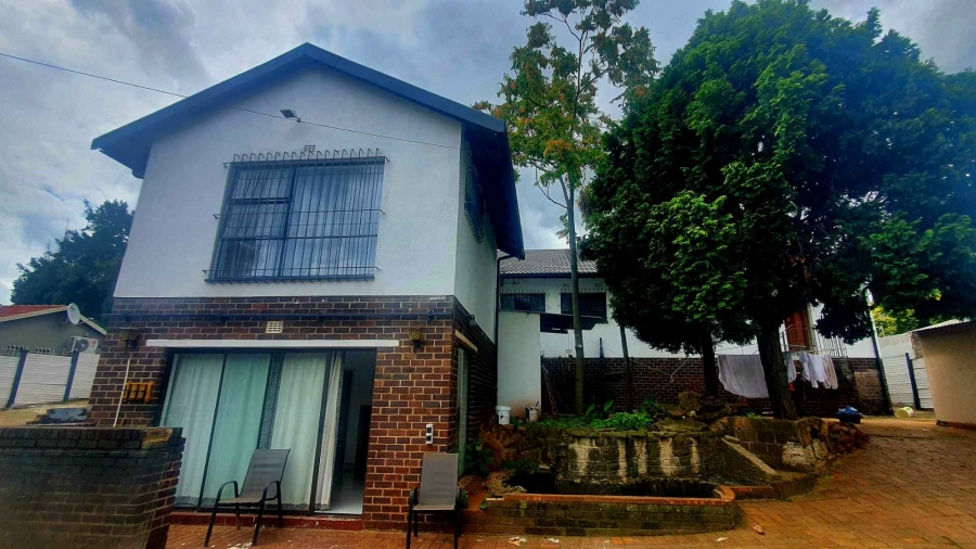 6 Bedroom Property for Sale in Winchester Hills Gauteng