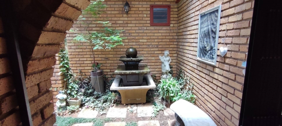 4 Bedroom Property for Sale in Menlyn Gauteng