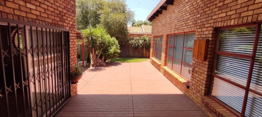 4 Bedroom Property for Sale in Menlyn Gauteng