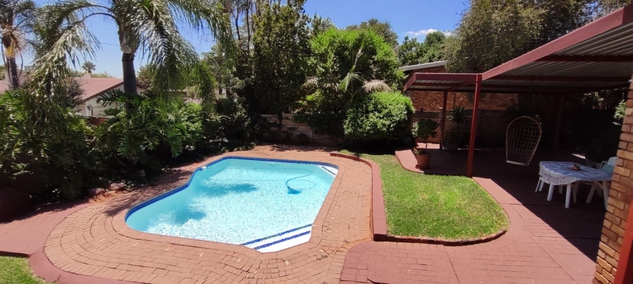 4 Bedroom Property for Sale in Menlyn Gauteng