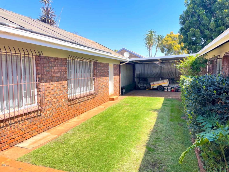 4 Bedroom Property for Sale in La Montagne Gauteng