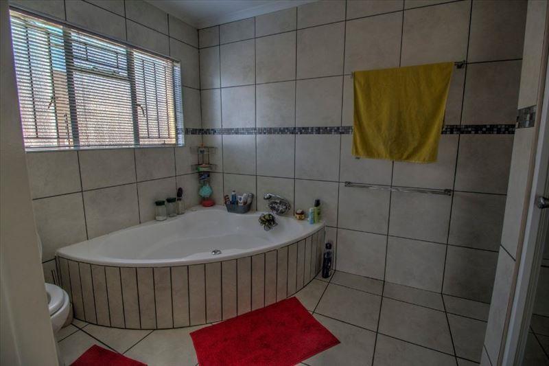 3 Bedroom Property for Sale in Van Riebeeck Park Gauteng