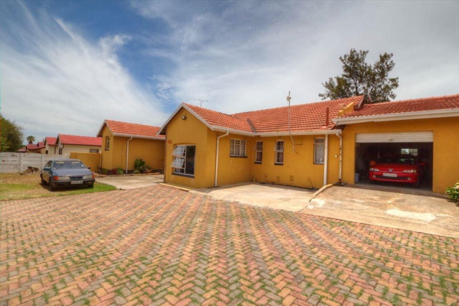 4 Bedroom Property for Sale in Birchleigh North Gauteng