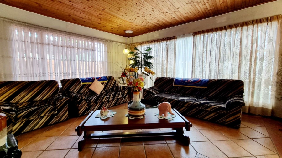 4 Bedroom Property for Sale in Verwoerdpark Gauteng