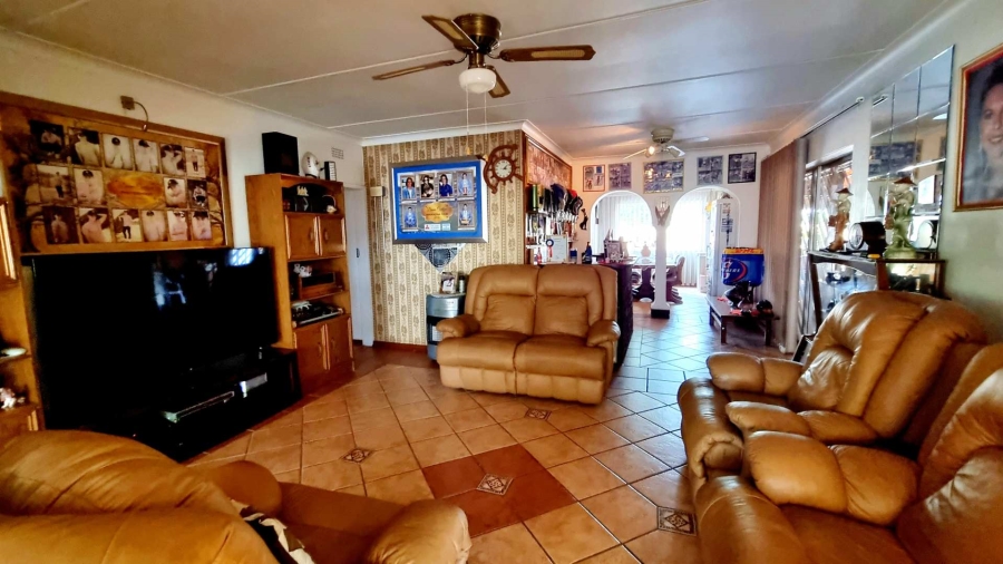 4 Bedroom Property for Sale in Verwoerdpark Gauteng