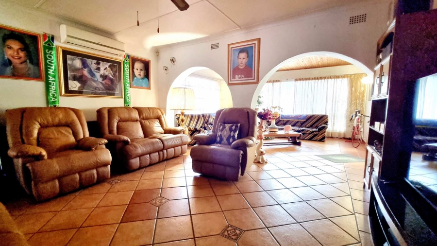 4 Bedroom Property for Sale in Verwoerdpark Gauteng