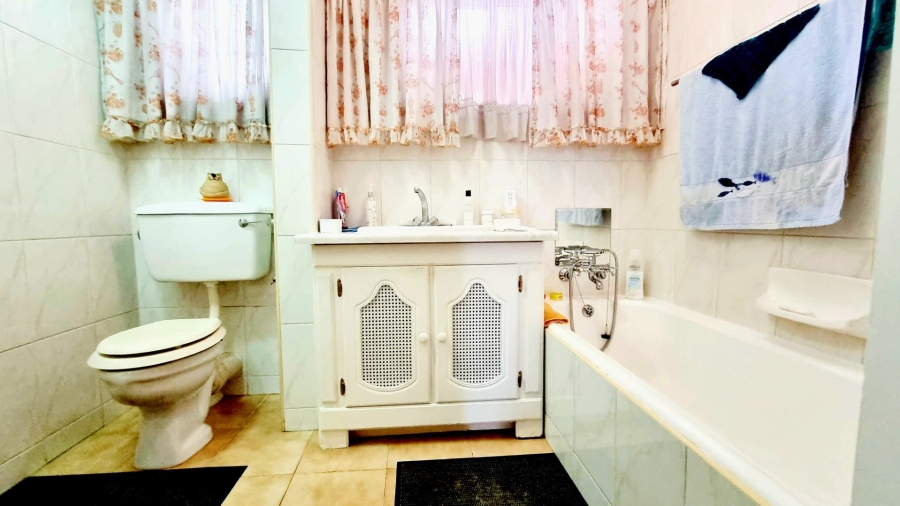 4 Bedroom Property for Sale in Verwoerdpark Gauteng