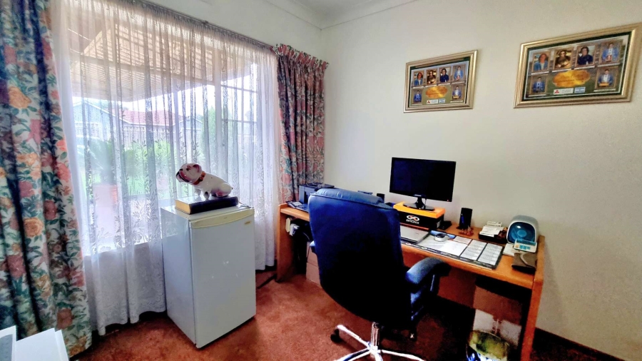4 Bedroom Property for Sale in Verwoerdpark Gauteng