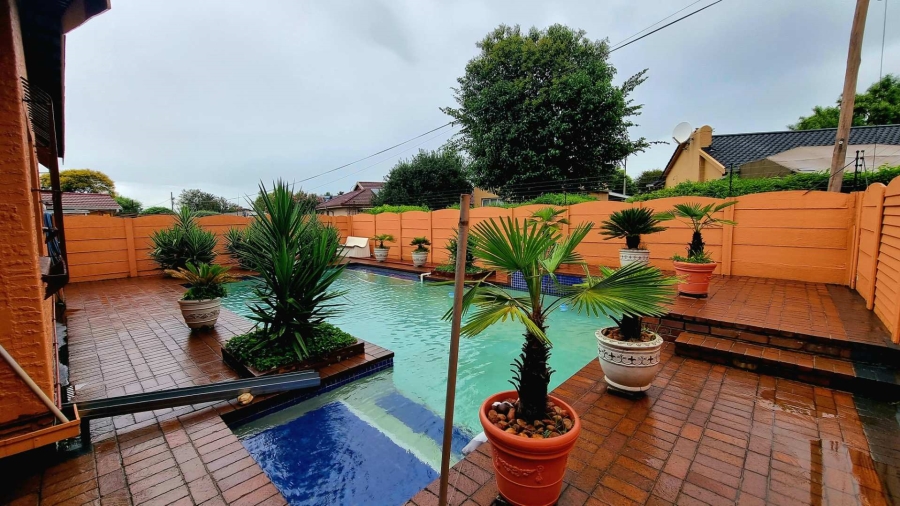 4 Bedroom Property for Sale in Verwoerdpark Gauteng