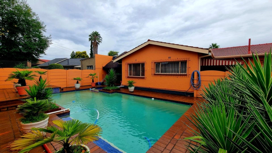 4 Bedroom Property for Sale in Verwoerdpark Gauteng
