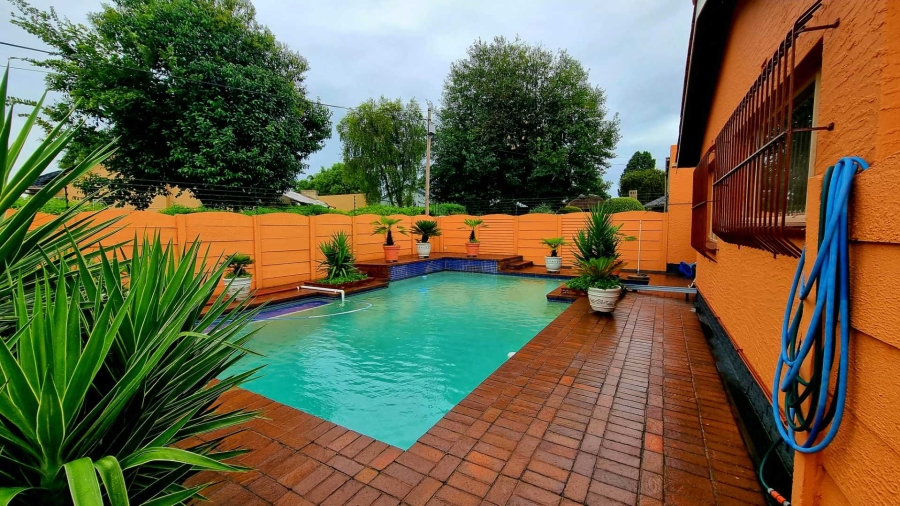 4 Bedroom Property for Sale in Verwoerdpark Gauteng