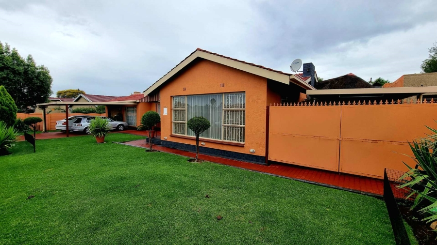 4 Bedroom Property for Sale in Verwoerdpark Gauteng