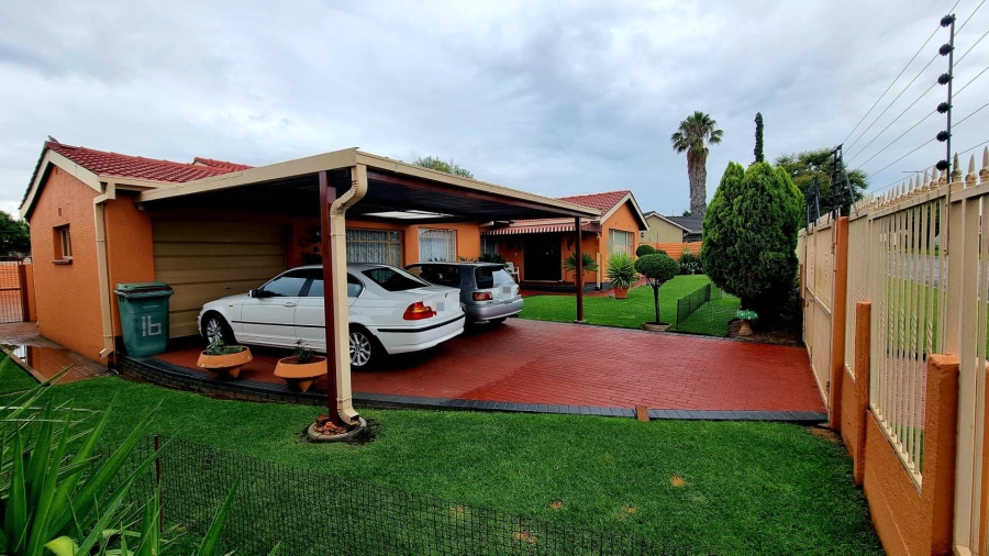 4 Bedroom Property for Sale in Verwoerdpark Gauteng